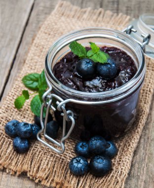 Böğürtlenli reçel kavanoz