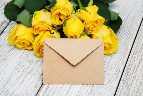 Bir tablo üzerinde Sarı Gül