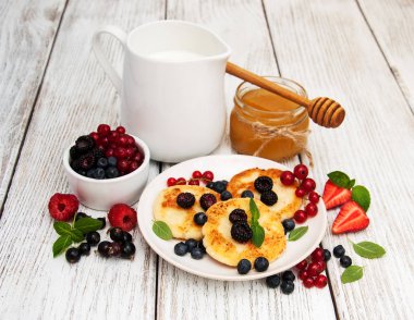 süzme peynirli gözleme çilek ile