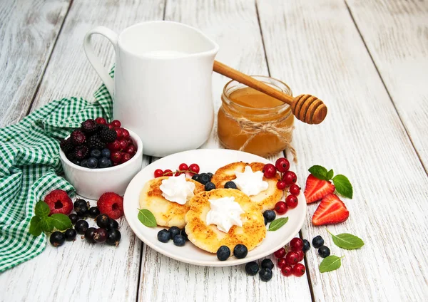 Keso pannkaka med bär — Stockfoto