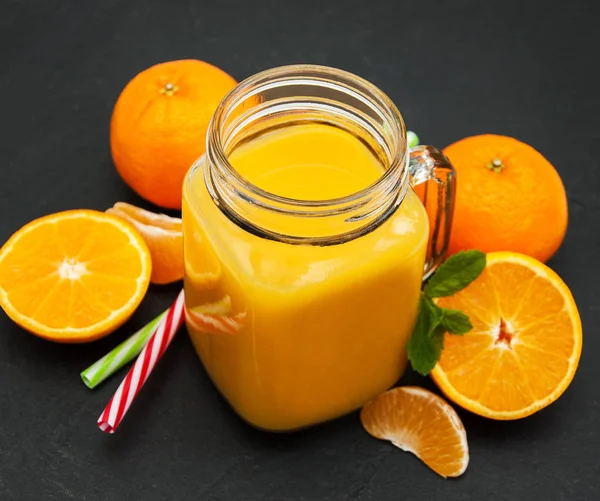 Słoik z soku pomarańczowego — Zdjęcie stockowe