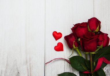 Bir buket kırmızı gül.