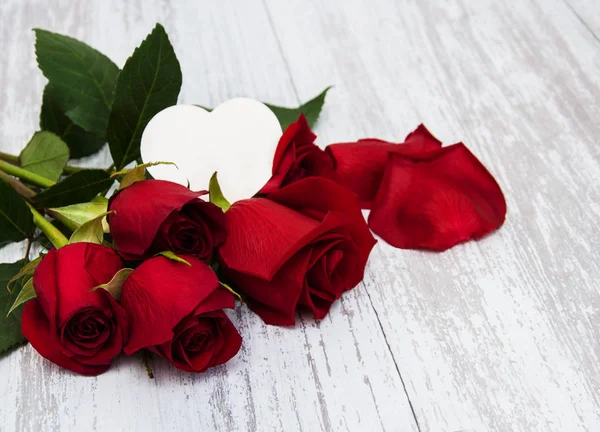 Bir buket kırmızı gül.