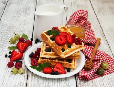 Waffle taze çilek ile