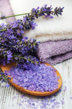 Spa Ürünleri ve lavanta çiçekleri