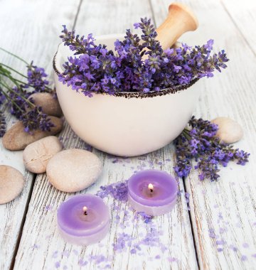 Spa Ürünleri ve lavanta çiçekleri