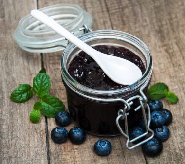 Böğürtlenli reçel kavanoz