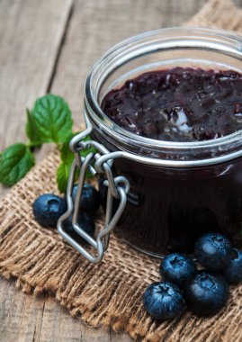 Böğürtlenli reçel kavanoz