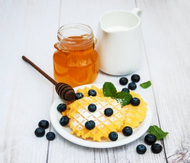 Yaban mersinli waffle.