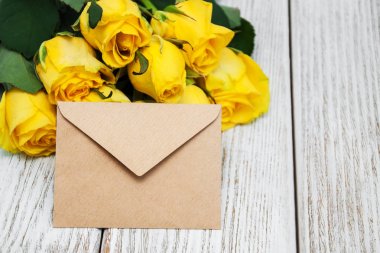 Bir tablo üzerinde Sarı Gül