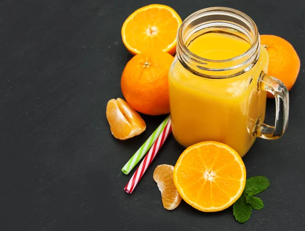 Słoik z soku pomarańczowego — Zdjęcie stockowe