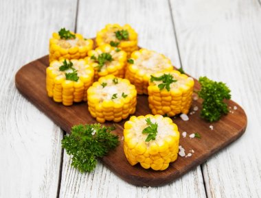 Koçanda haşlanmış mısır.