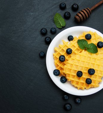 Yaban mersinli waffle.