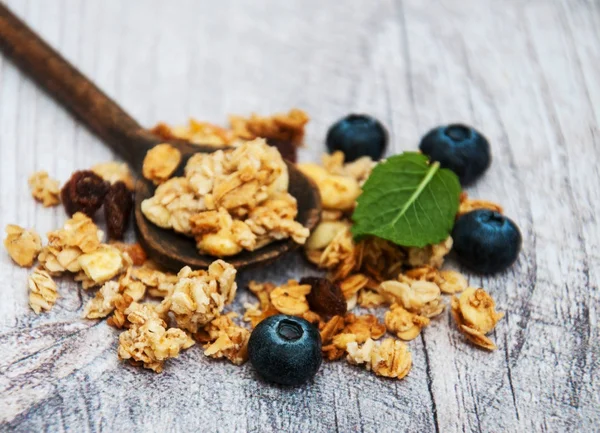 Yaban mersini ile ev yapımı granola
