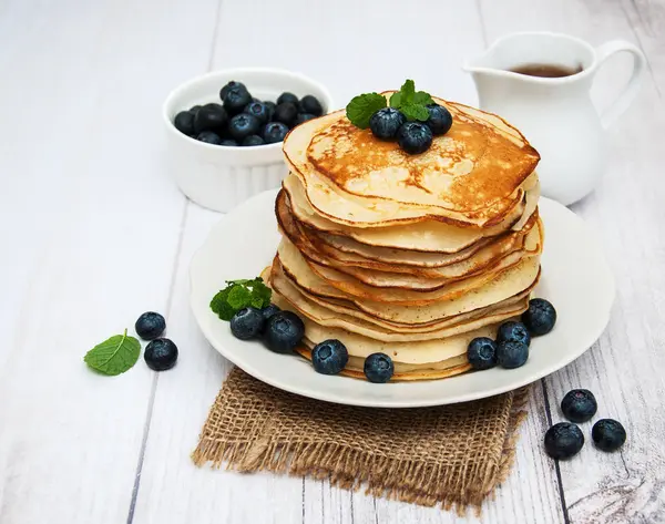 Krep ve yaban mersini ile plaka