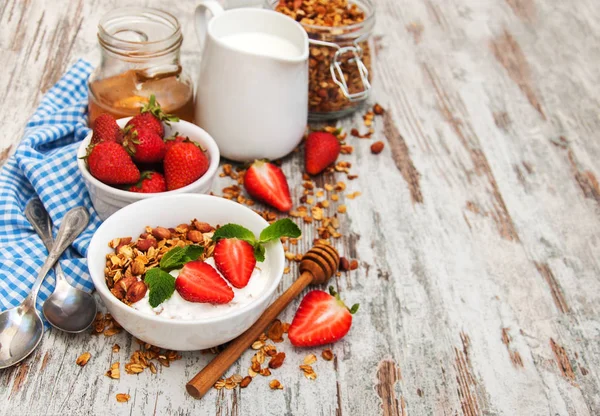 Pişmiş ev yapımı granola