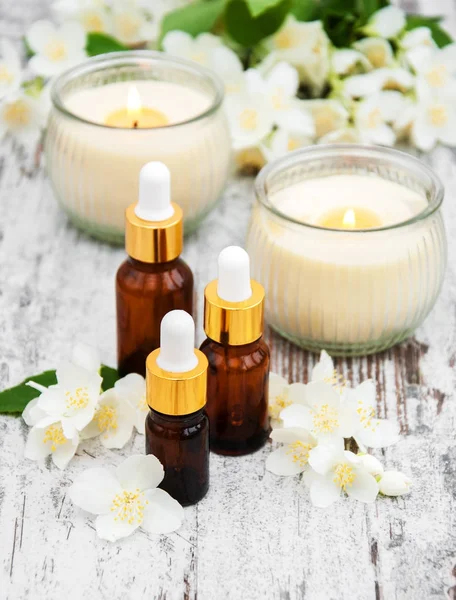 Masaj yağları ve Yasemin çiçekleri