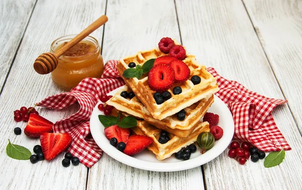 Waffle taze çilek ile