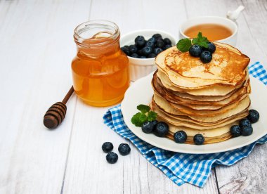 Krep ve yaban mersini ile plaka