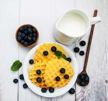 Yaban mersinli waffle.