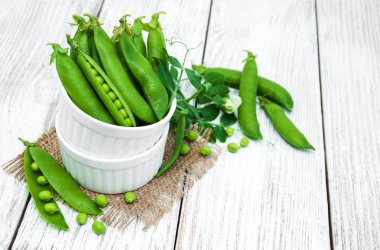 bir tabloda yeşil bezelye