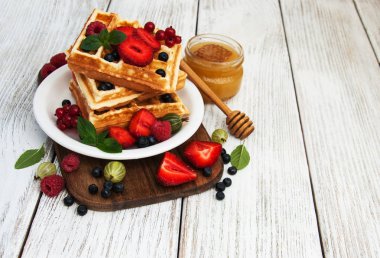 Waffle taze çilek ile