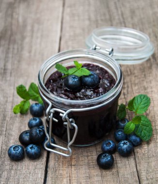 Böğürtlenli reçel kavanoz