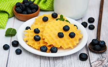 Yaban mersinli waffle.