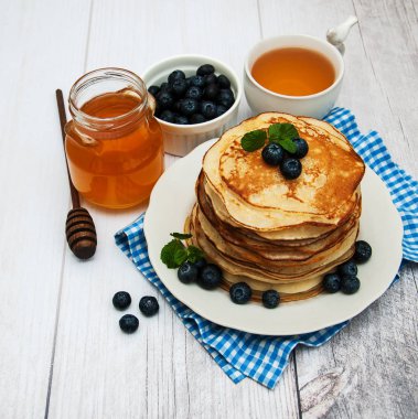 Krep ve yaban mersini ile plaka