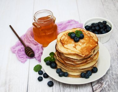 Krep ve yaban mersini ile plaka