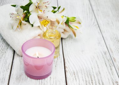Alstroemeria çiçekler ile Spa kompozisyon