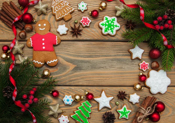 Noel zencefil ve bal renkli kurabiyeleri 