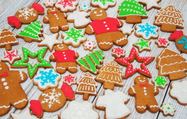 Noel zencefil ve bal renkli kurabiyeleri