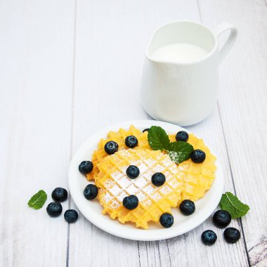 Yaban mersinli waffle.