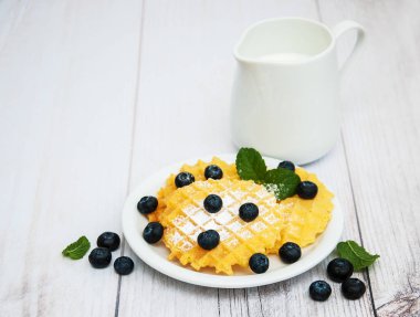 Yaban mersinli waffle.