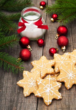 Noel zencefil ve bal renkli kurabiyeleri