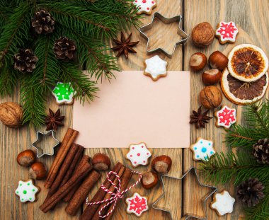 Noel zencefil ve bal renkli kurabiyeleri