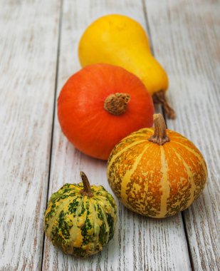 Balkabakları masanın üstünde.