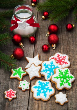 Noel zencefil ve bal renkli kurabiyeleri