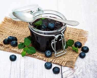 Böğürtlenli reçel kavanoz