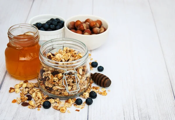 kavanoz içinde ev yapımı granola