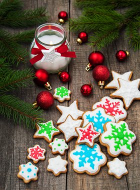 Noel zencefil ve bal renkli kurabiyeleri