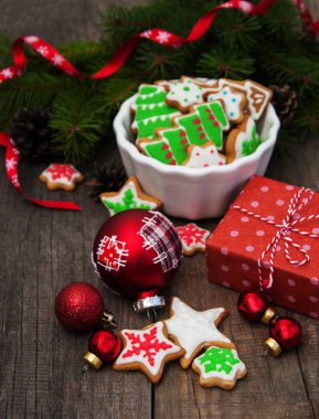 Noel zencefil ve bal renkli kurabiyeleri