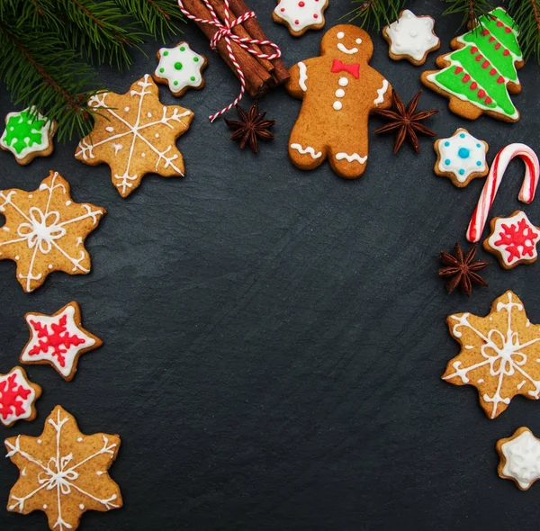Gengibre de Natal e mel cookies coloridos — Fotografia de Stock