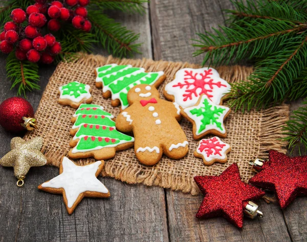 Biscuits colorés au gingembre et miel de Noël — Photo