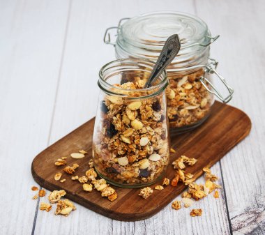 kavanoz içinde ev yapımı granola