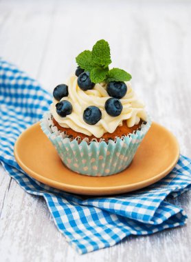 Taze yaban mersini ile cupcake