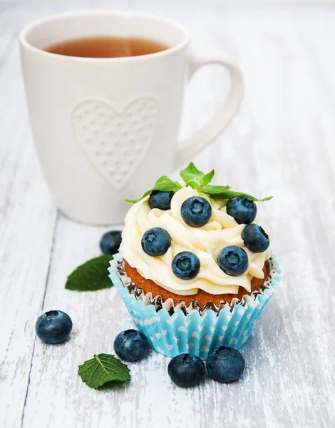 Cupcake with fresh blueberries — Stock Photo, Image