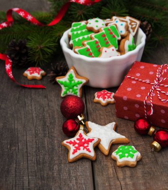 Noel zencefil ve bal renkli kurabiyeleri