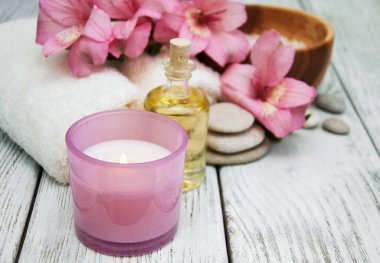 Alstroemeria çiçekler ile Spa kompozisyon